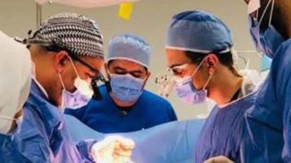 معجزة طبية بمستشفى الشيخ زايد التخصصي.. إنقاذ سيدة حامل وجنينها في عملية قلب مفتوح دقيقة