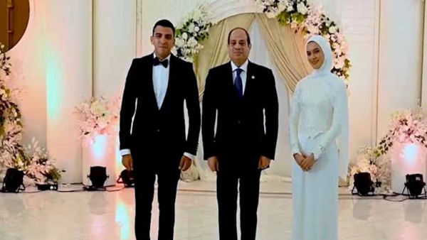 الرئيس السيسي يستجيب لدعوة ابنة شهيد شرطة ويحضر عقد قرانها .. صور