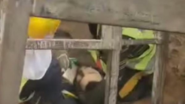 وفاة عاملين نتيجة انهيار سقف مصنع بالسادات بسبب خطأ في التركيب