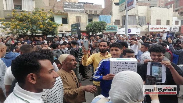 «حق ياسين لازم يرجع».. هتافات أمام محكمة جنايات دمنهور