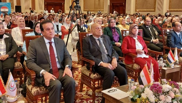السير مجدي يعقوب يكشف عن واقعة بطولية لممرض في مستشفى أسوان