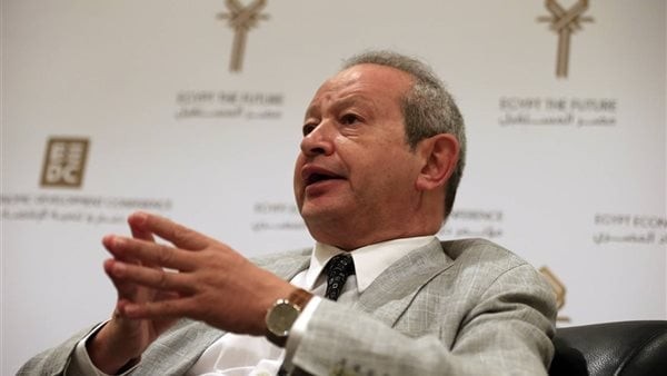 بعد تحذيرهم من تداعيات خطيرة تصيب المصريين بالصدمة، ساويرس يطالب موسى وأديب بالتوضيح