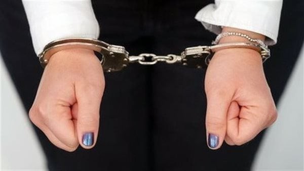 فضيحة في كمبوند راقٍ، لاعب سابق يهرب من النافذة بعد ضبطه متلبسًا مع سيدة