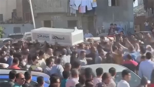 تشييع جثمان طفل قُتل بطلق ناري على يد زملائه بكفر الشيخ (فيديو)