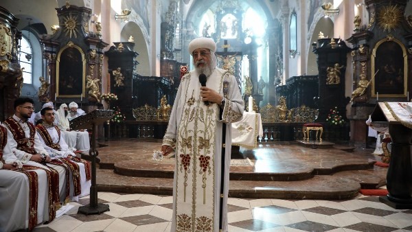 صور ..نقل محبة مصر للجميع..البابا تواضروس يصلي قداس عيد "مارمرقس" في التشكيك