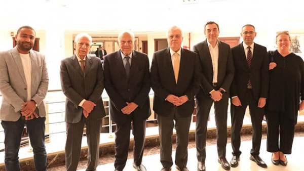 وزير التعليم العالي يستقبل الجراح المصري العالمي د.مجدي يعقوب ويثمن الشراكة العلمية بين جامعة أسوان ومؤسسته