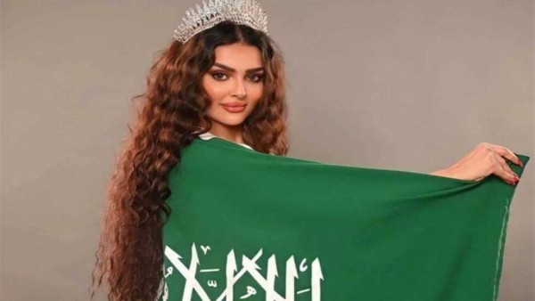 ملكة جمال السعودية تلجأ إلى حيلة «ذكية» لتجنب الظهور بالبيكيني (فيديو)