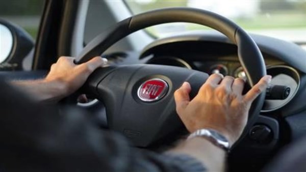 سائق “أوبر” يتحرش بسيدة إسبانية داخل سيارته بالنزهة.. والمباحث تضبطه خلال ساعات