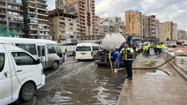 بعد 30 دقيقة خسائر في الإسكندرية.. تحذير لسكان 3 محافظات من حالة الطقس