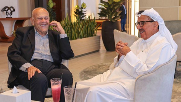الملياردير الإماراتي خلف الحبتور يلتقي السير مجدي يعقوب ويدعوه لزياره مركزه للابحاث للتعاون لخدمة الإنسان