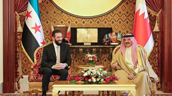 الرئيس السوري أحمد الشرع يلتقي العاهل البحريني لتعزيز العلاقات الثنائية