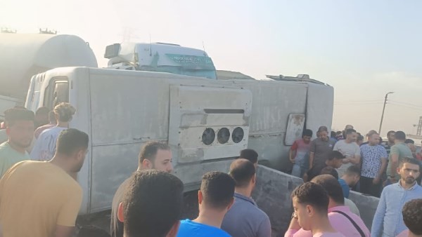 إصابة 20 راكب في حادث تصادم تريلا بأتوبيس أعلى الطريق الإقليمي بالشرقية