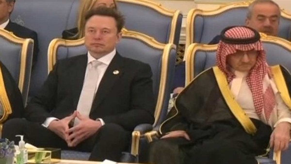 صورة بـ433 مليار دولار في السعودية.. أغنى رجل عربي Vs أغنى رجل بالعالم