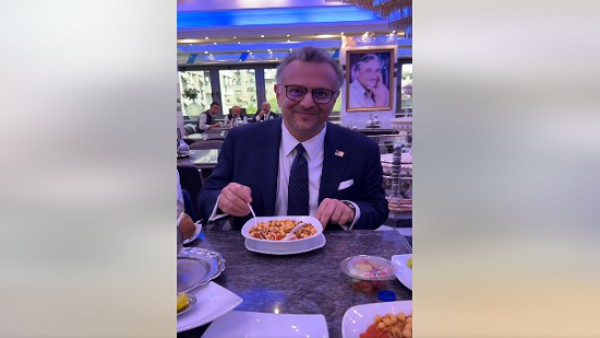 مسعد بولس كبير مستشاري ترامب يأكل الكشري في وسط البلد.. صور وفيديو