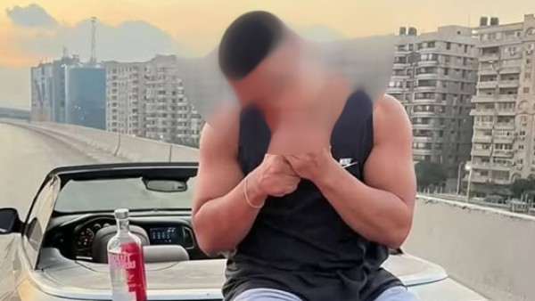 "طفل المرور يعود بعنف: ضرب شابًا بعصا البيسبول وأدخله العناية المركزة"