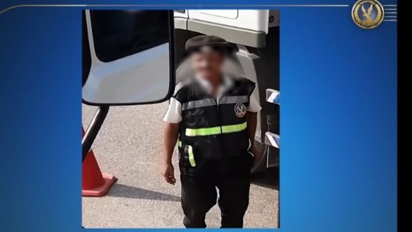 الداخلية: فيديو تجاوز فرد شرطة عند استيقاف سيارة نقل قديم وتم إنهاء خدمته