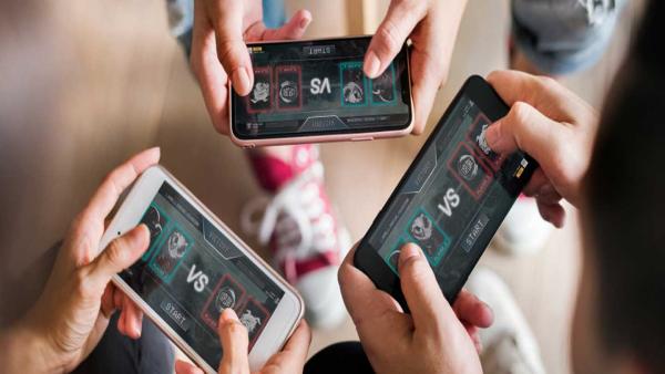 صعود ألعاب الجوال في عام 2025: هل تتراجع أجهزة الألعاب التقليدية؟