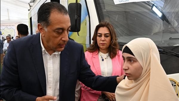 مواطن لرئيس الوزراء: "بنتي اتعمت بعد ما ضربها طفل على رأسها".. ومدبولي: "هنعمل اللازم حالا"