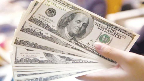 سعر الدولار عالميًا يسجل أعلى مستوياته في شهر.. قائمة الأسعار بـ البنوك اليوم