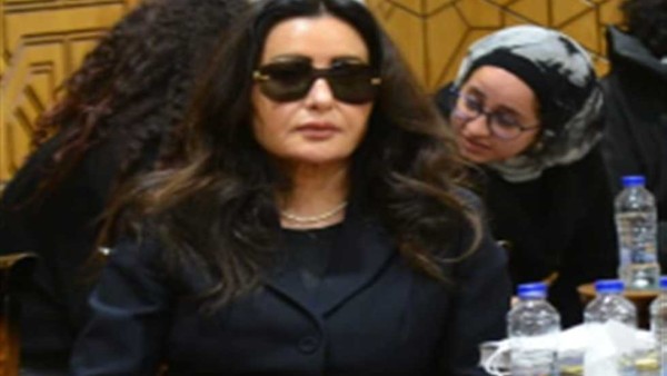 «حسبي الله في اللي بيقول أخبار مش صح».. لطيفة تكشف تفاصيل اللحظات الأخيرة قبل وفاة شقيقها