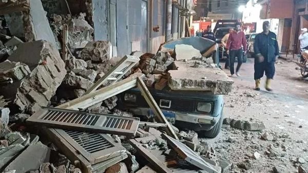 انهيار عقار في شبرا مصر وسيارات الإطفاء والإسعاف تهرع إلى المكان