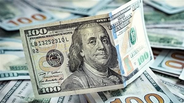 تراجع الدولار وعوائد السندات الأمريكية وسط رهانات على قرب خفض الفائدة