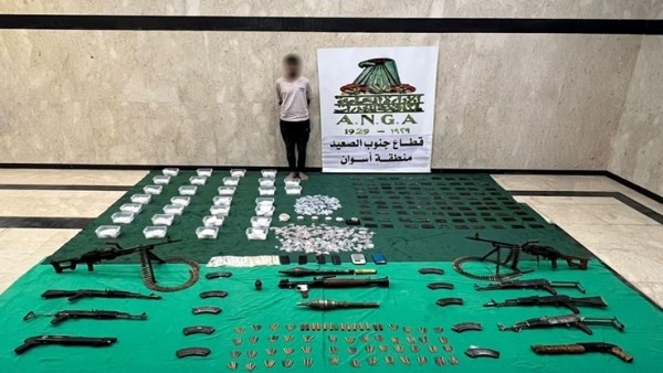 مصرع 5 عناصر وضبط سادس بأسوان بعد اشتباك مسلح أسفر عن إصابة ضابط شرطة وضبط مخدرات وأسلحة بـ20 مليون جنيه