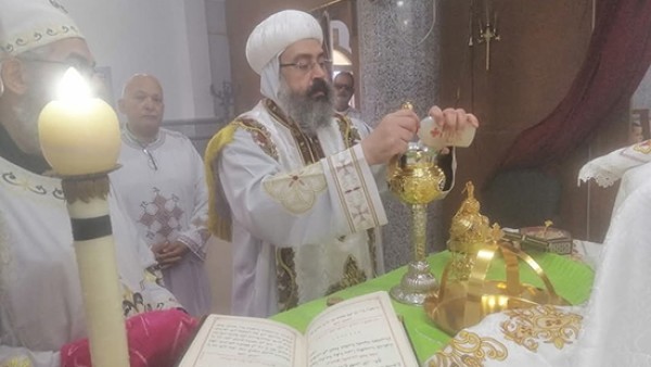 الأنبا أكسيوس يدشن معمودية وأواني مذبح كنيسة السيدة العذراء والأنبا إبرآم بطهواي