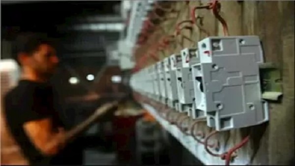 مصادر بالكهرباء والبترول : عودة العمل بنظام تخفيف الأحمال مطروح بشكل مبدئي حال استمرار تفاقم الأوضاع السياسية وعدم الاستقرار في المنطقة