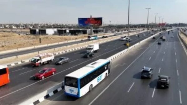 غلق كلى بطريق الواحات لتركيب كمرة معدنية بكوبرى زويل ضمن مشروع الأتوبيس الترددى