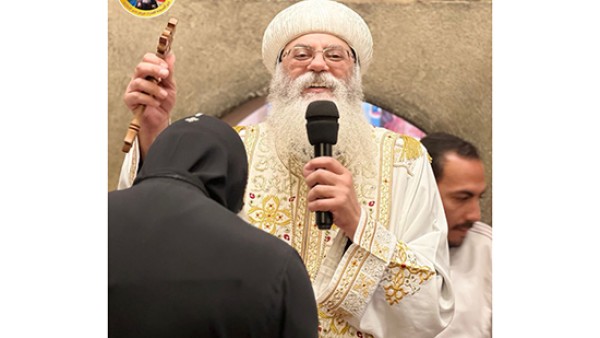 الأنبا أنطونيوس يغير الشكل الرهباني للراهب تادرس الأورشليمي ليصبح الراهب تادرس الأنبا مقروفيوس بأسيوط
