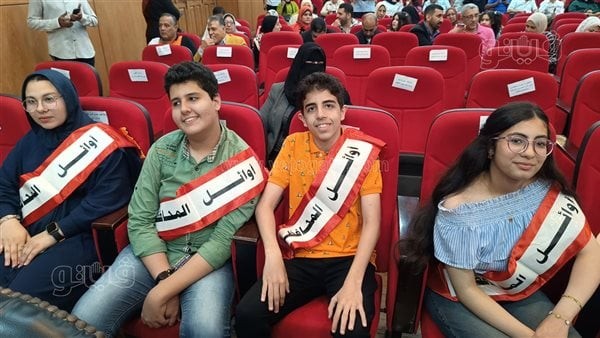 محافظ بورسعيد يعتمد نتيجة الشهادة الإعدادية بنسبة نجاح 85%