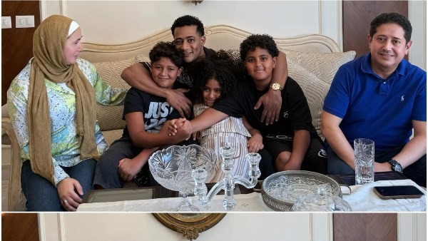 علي وعمر إخوات.. محمد رمضان يعلن الصلح بين ابنه وزميله بعد مشاجرتهما