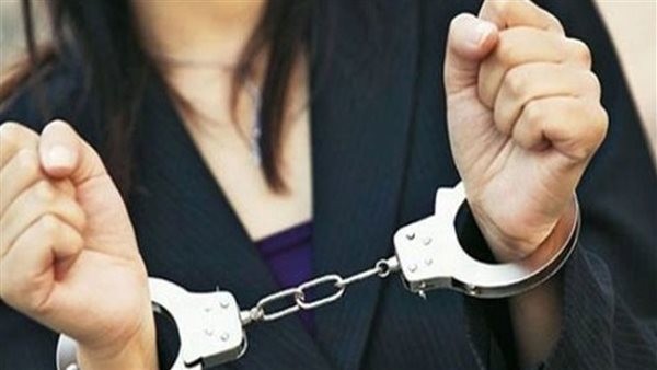 تفاصيل حبس معلمة لاتهامها بتسريب امتحان الثانوية العامة داخل لجنة كفر صقر بالشرقية |فيديو