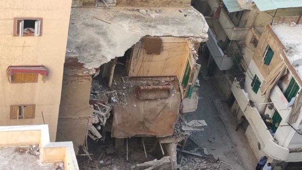 انهيار عقار من 3 طوابق في باكوس شرق الإسكندرية.. وتدخل عاجل من الحي (صور)
