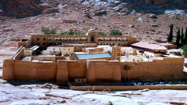 المبادرة المصرية تطالب الحكومة اتخاذ إجراءات عملية لضمان الحقوق التاريخية لرهبان دير سانت كاترين