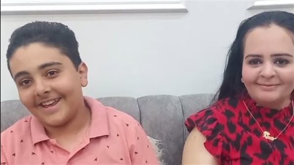 جوني الأول على الشهادة الإعدادية بأسيوط: حلمي أكون دكتور زي بابا وماما| فيديو