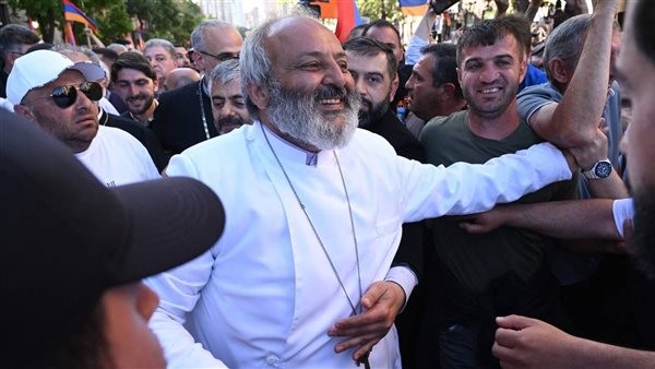 اعتقال كبير الأساقفة في أرمينا بتهمة التخطيط لإسقاط السلطة