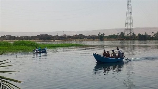 مأساة في نيل المنيا.. مصرع 4 شباب بعد انقلاب مركب بسبب الحمولة الزائدة