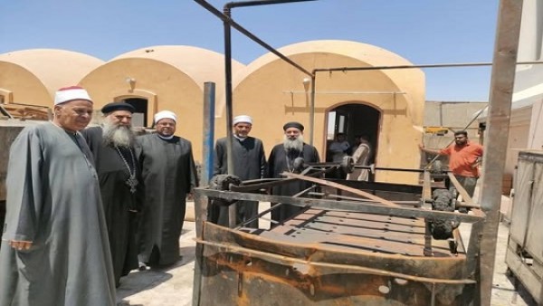 وزير الأوقاف يتواصل مع وكيل مطرانية إسنا وأرمنت للمواساة في حريق كنيسة العذراء : أي أذى يصيب مصريًا هو أذى لكل المصريين