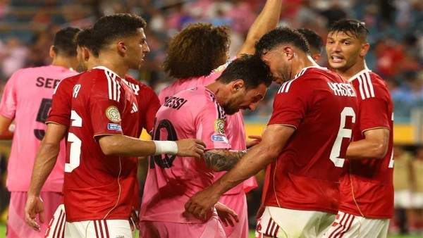«وصلت للضرب بالرأس».. شاهد فيديو مشادة واشتباك ميسي مع نجم الأهلي