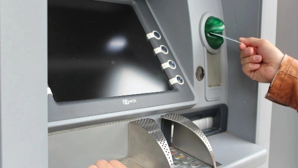 رسميًا.. رسوم السحب من الـATM وإنستاباي بعد قرار المركزي الأخير