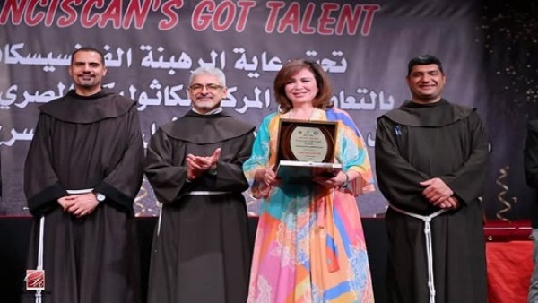 إلهام شاهين تشكر المركز الكاثوليكي للسينما على تكريمها : أعتز جدا أني خريجة مدارس الراهبات