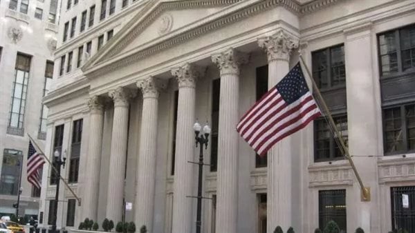 الفيدرالي الأمريكي يثبت توقعاته لخفض الفائدة بـ 50 نقطة أساس في 2025