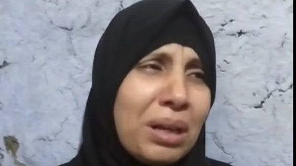 "كان نفسها في لبس جديد".. أم تقى تودّعها بجوار صديقتها في حادث الإقليمي