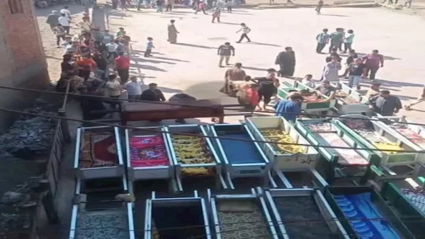 صرخة أم في حادث المنوفية: "3 من بناتي ماتوا.. استلفنا نعوشًا من بلد تاني"
