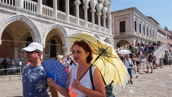 بسبب موجة الحر، فرنسا ترفع درجة اليقظة للون البرتقالي في 53 مدينة