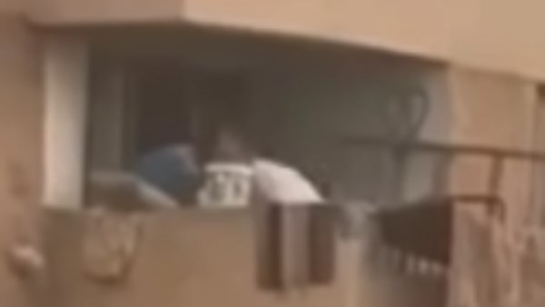 القبض على والدي الصغير المعتدى عليه في شرفة منزله بالعاشر من رمضان