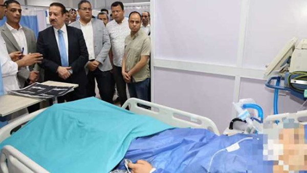 محافظ المنوفية يزور مصابي حادث الطريق الإقليمي للمرة الثانية خلال 48 ساعة: «أنا تحت أمركم»
