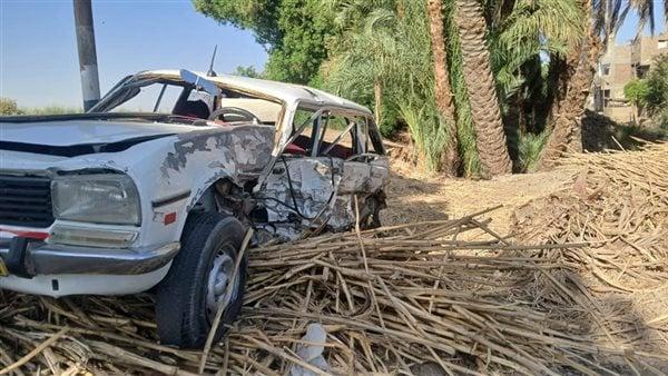 10 مدرسين كانوا في طريقهم للجان الامتحانات.. ننشر أسماء مصابي حادث تصادم سيارتين في قنا
